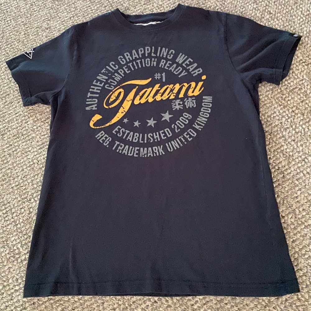 Tatami Fightwear Mens T-shirt
Graphic logo  Size Large Short sleeves Cotton